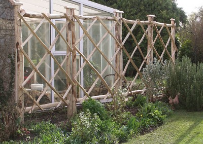 Rustic Sweet Chestnut paling trellis panels